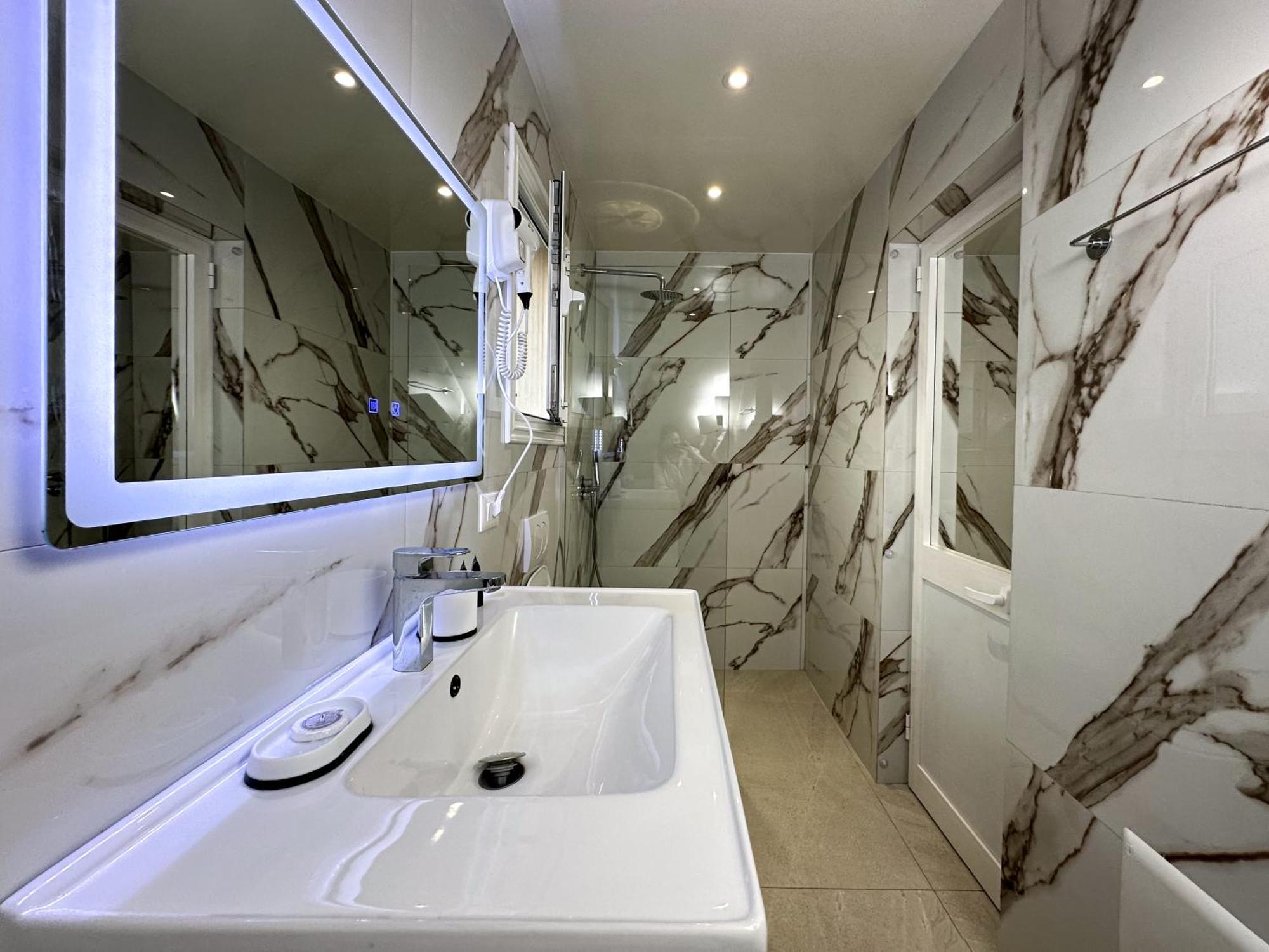 Home Select Tirana 2 Bagian luar foto